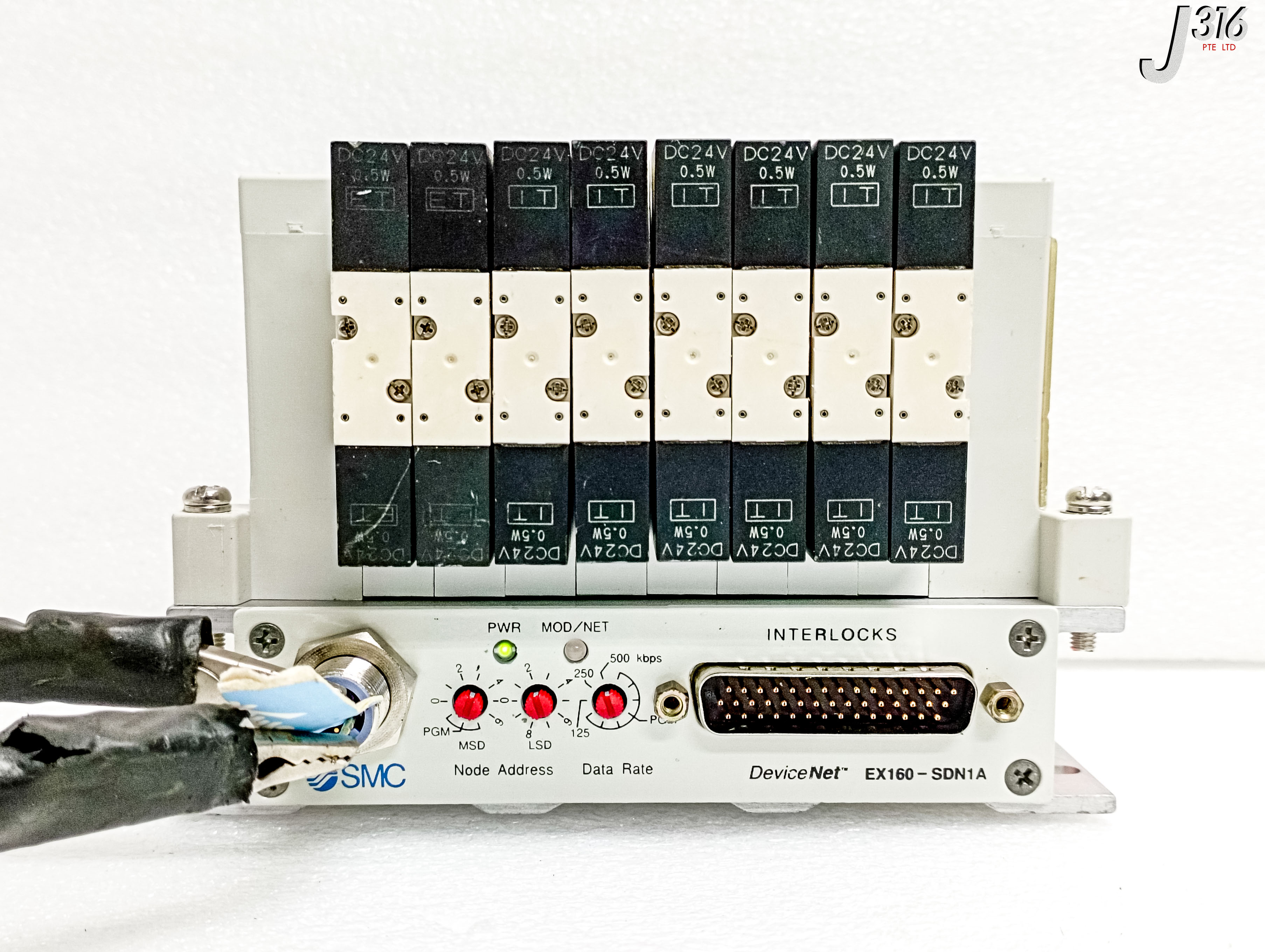 【】 29837 SMC 8-SLOT PNUEMATIC MANF, CLSD CENTER, 0190-13033 US22209